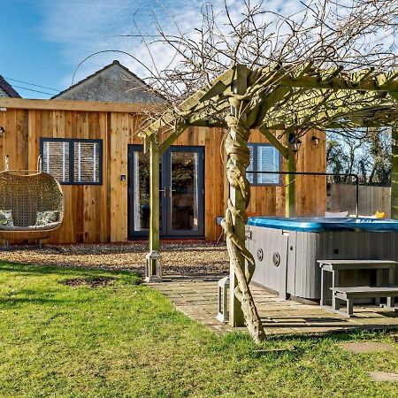 Log Cabin Near Bath Chippenham  Dış mekan fotoğraf
