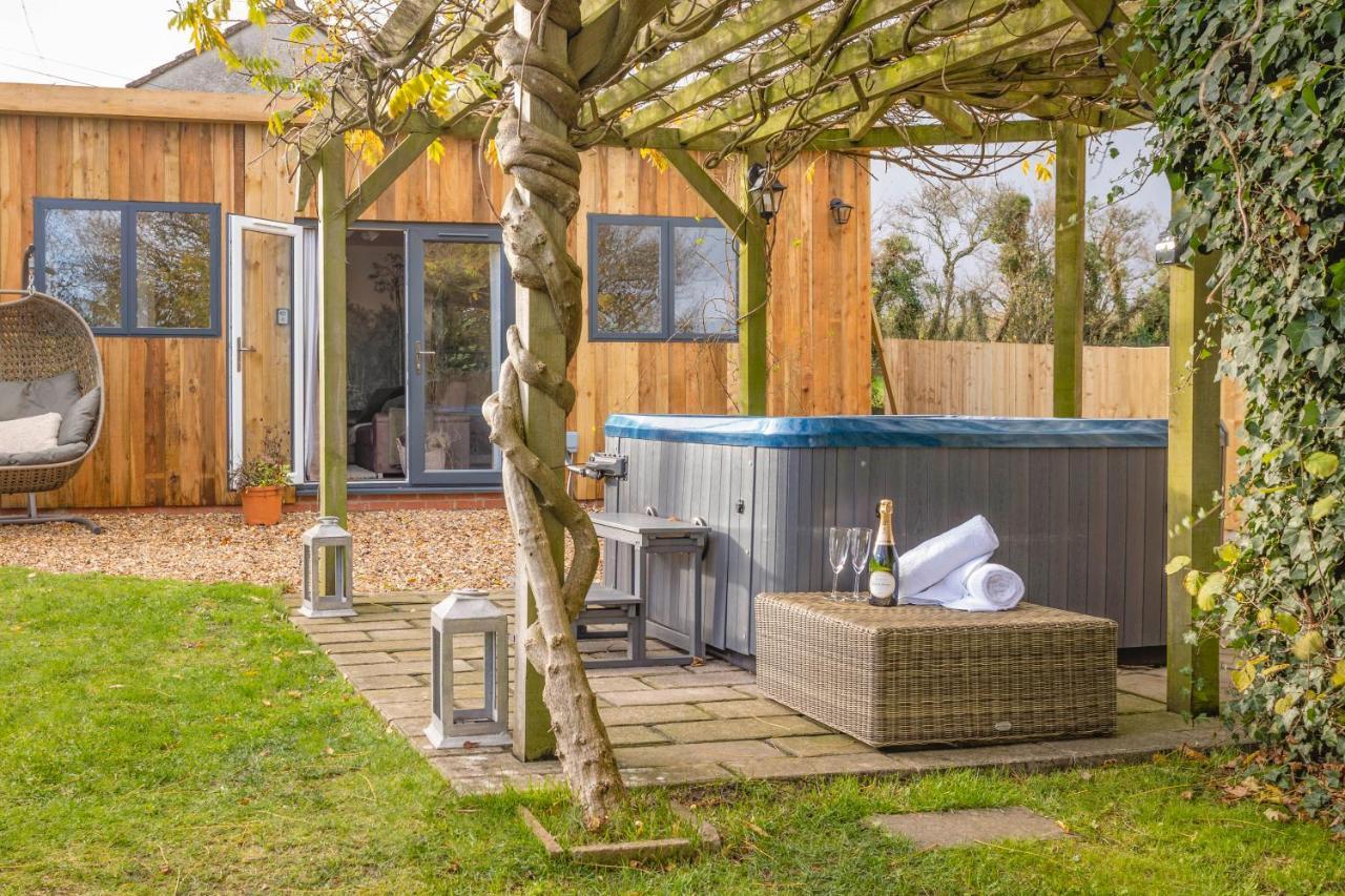 Log Cabin Near Bath Chippenham  Dış mekan fotoğraf